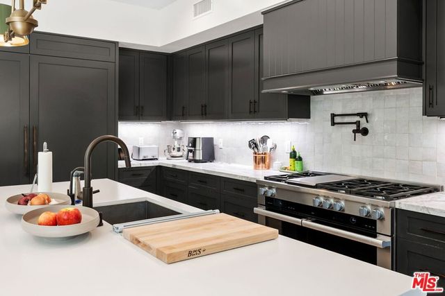 11380 Waterford St, Los Angeles, CA 90049