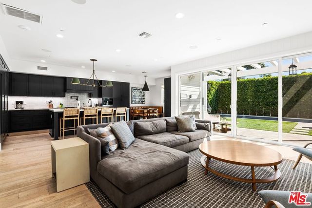 11380 Waterford St, Los Angeles, CA 90049