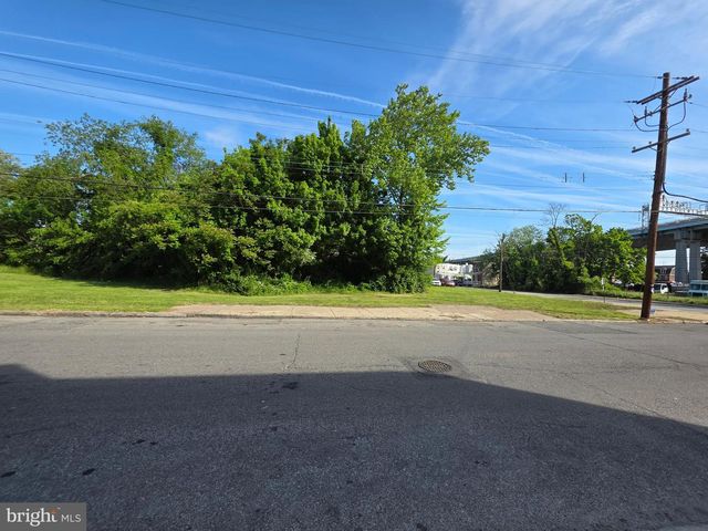 1918-1920 W 3RD ST, Chester, PA 19013