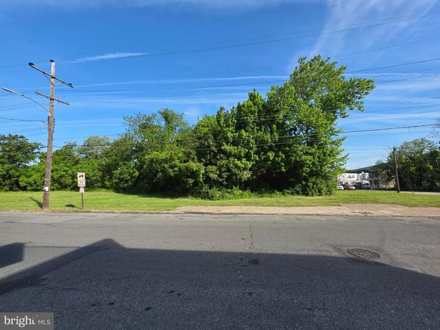 1918-1920 W 3RD ST, Chester, PA 19013