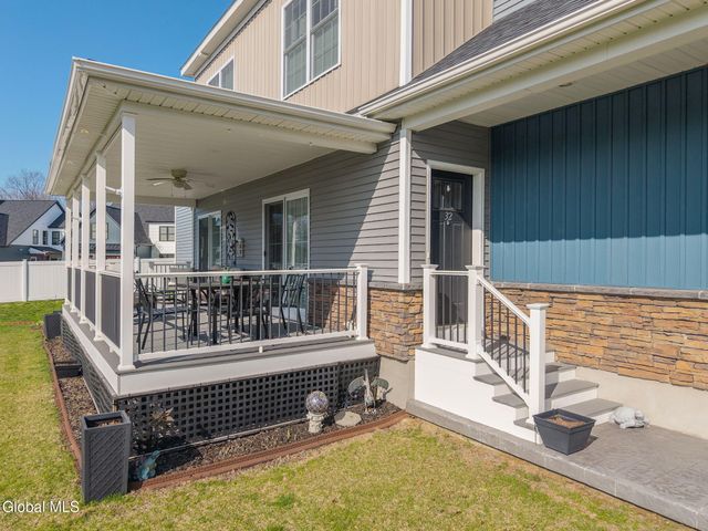 32 Stacey Way, North Greenbush, NY 12180