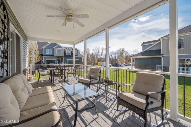 32 Stacey Way, North Greenbush, NY 12180