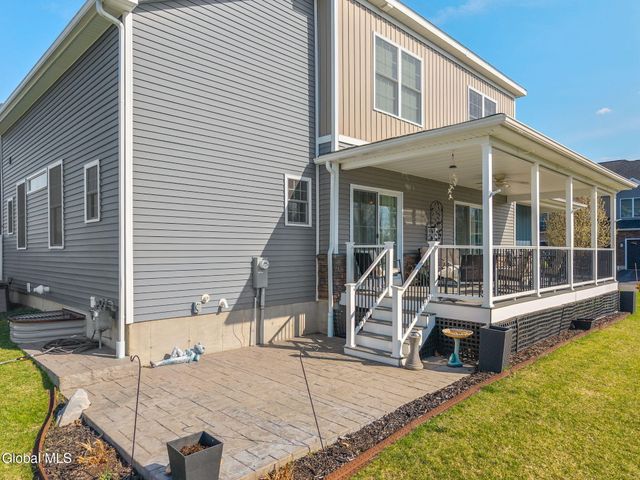 32 Stacey Way, North Greenbush, NY 12180
