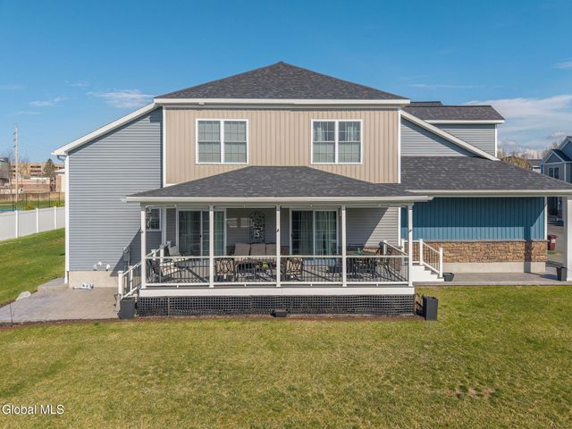 32 Stacey Way, North Greenbush, NY 12180