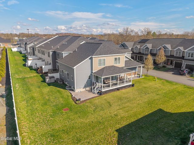32 Stacey Way, North Greenbush, NY 12180