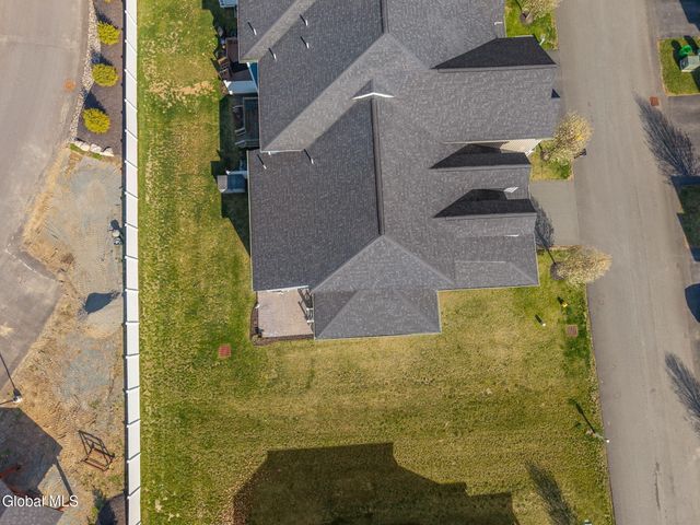 32 Stacey Way, North Greenbush, NY 12180