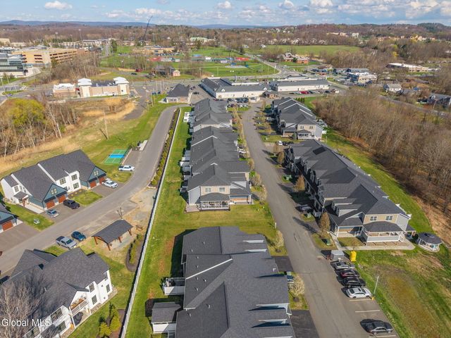 32 Stacey Way, North Greenbush, NY 12180