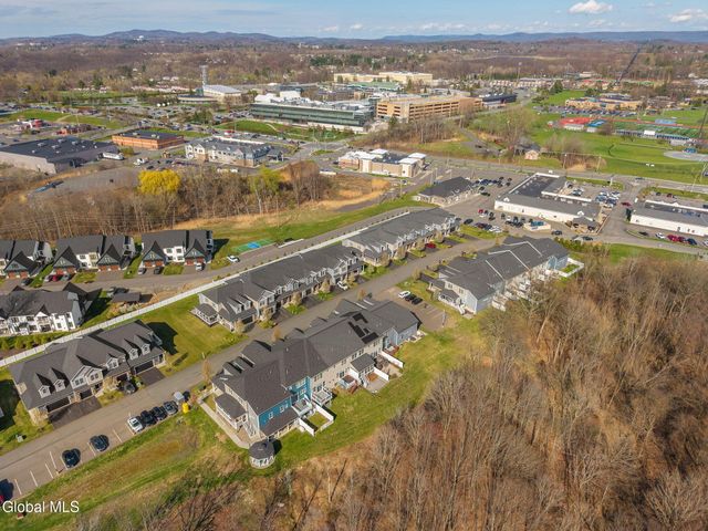 32 Stacey Way, North Greenbush, NY 12180