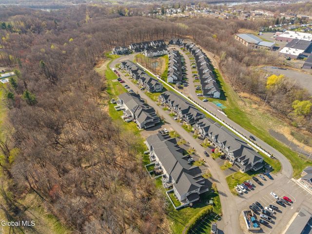 32 Stacey Way, North Greenbush, NY 12180