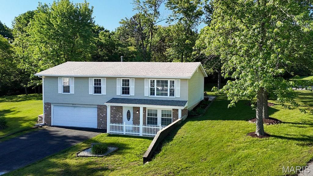3344 Woodland Trl, Imperial, MO 63052