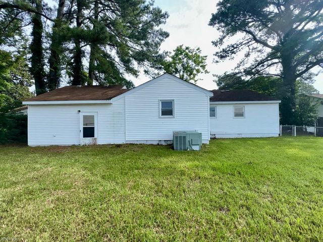 1520 Blanche DR, Portsmouth, VA 23701