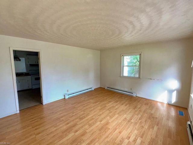 1520 Blanche DR, Portsmouth, VA 23701