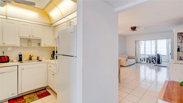 7787 Golf Circle Dr 105, Margate, FL 33063