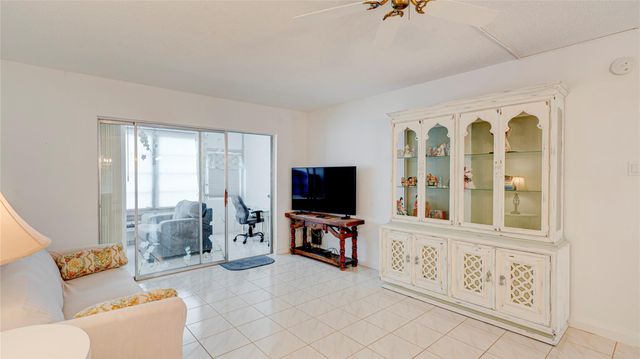 7787 Golf Circle Dr 105, Margate, FL 33063