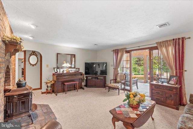 115 VALLEY RD, Windsor, PA 17366