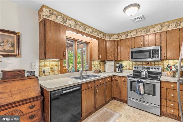 115 VALLEY RD, Windsor, PA 17366