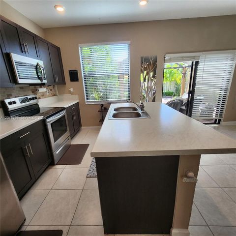 25111 SW 108th Ave, Homestead, FL 33032