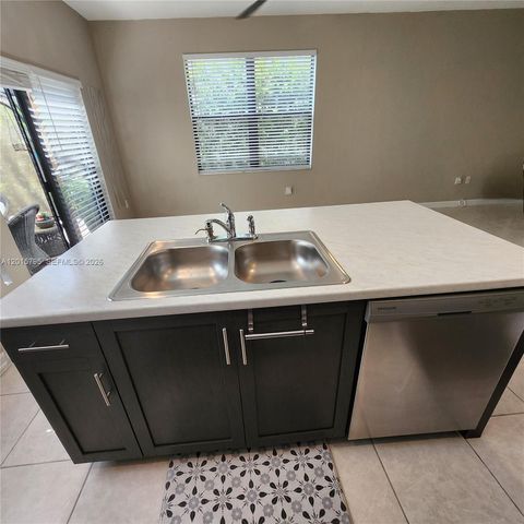 25111 SW 108th Ave, Homestead, FL 33032