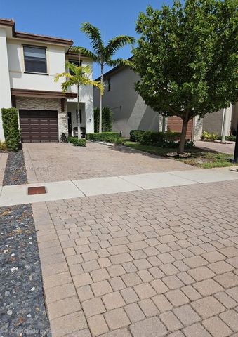 25111 SW 108th Ave, Homestead, FL 33032