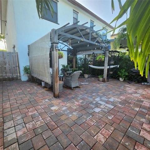 25111 SW 108th Ave, Homestead, FL 33032