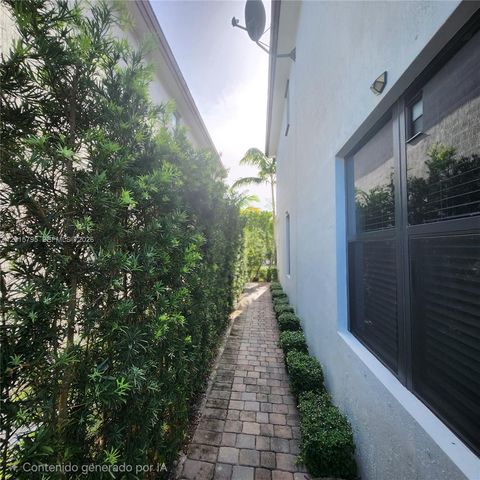 25111 SW 108th Ave, Homestead, FL 33032