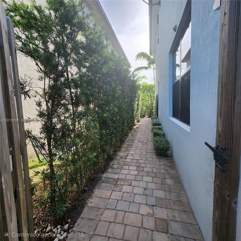 25111 SW 108th Ave, Homestead, FL 33032