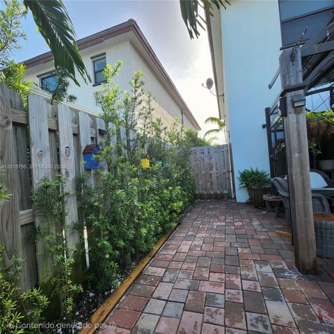25111 SW 108th Ave, Homestead, FL 33032
