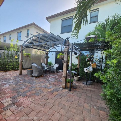 25111 SW 108th Ave, Homestead, FL 33032