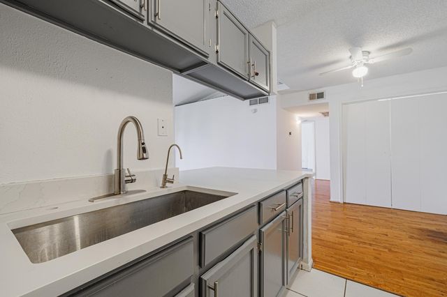 3770 Lovers Wood Lane 610, Houston, TX 77014