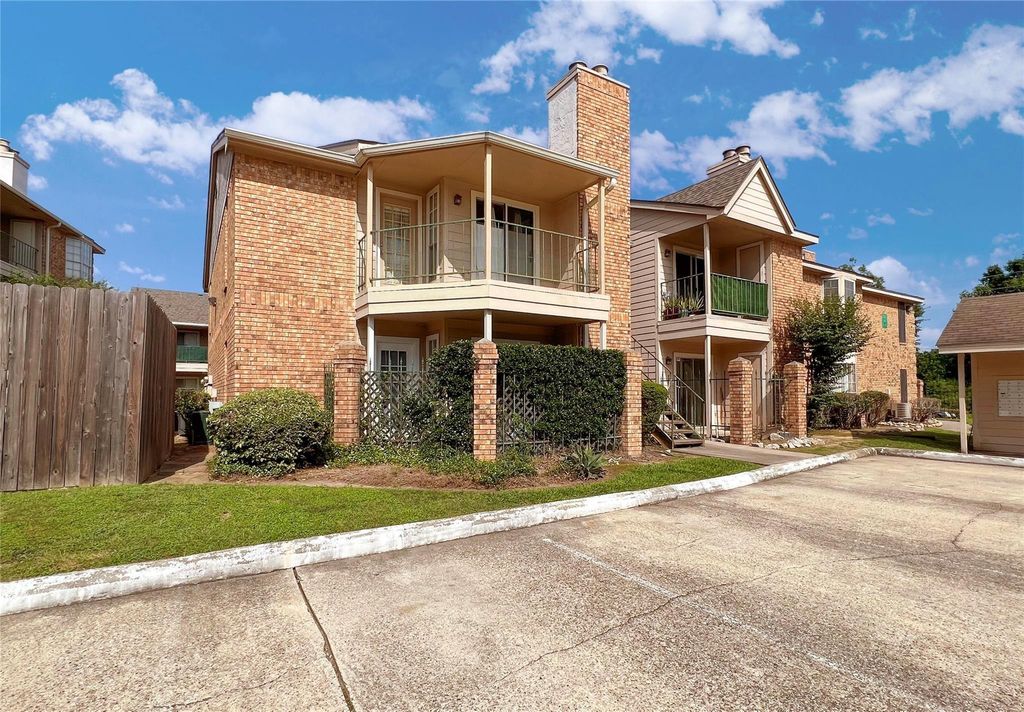 3770 Lovers Wood Lane 610, Houston, TX 77014