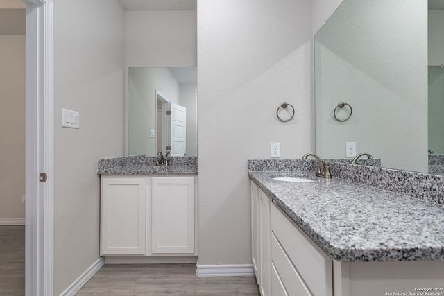 402 Trefger St, Seguin, TX 78155
