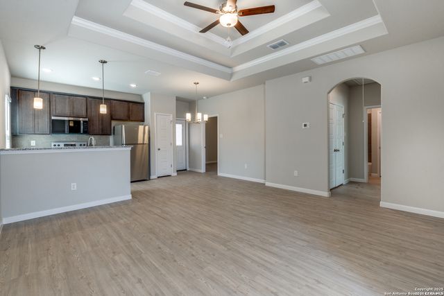 402 Trefger St, Seguin, TX 78155