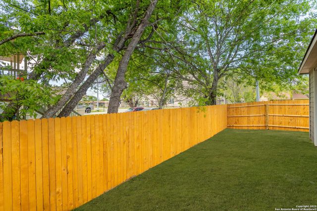 402 Trefger St, Seguin, TX 78155