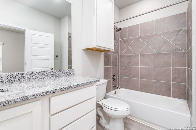 402 Trefger St, Seguin, TX 78155