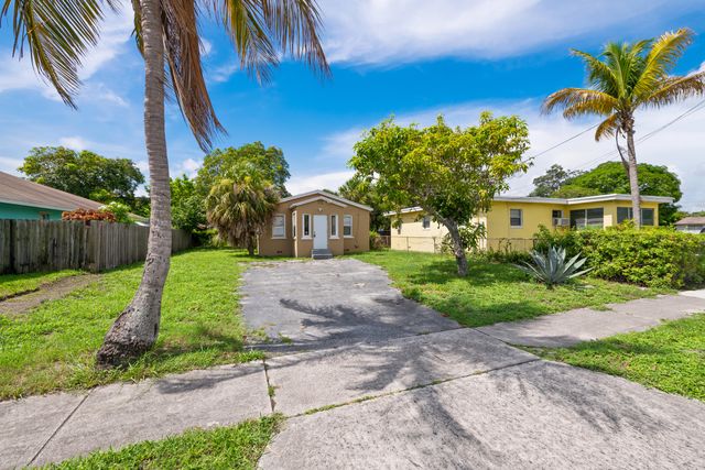 649 W 10TH Street, Riviera Beach, FL 33404