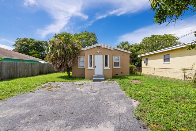 649 W 10TH Street, Riviera Beach, FL 33404