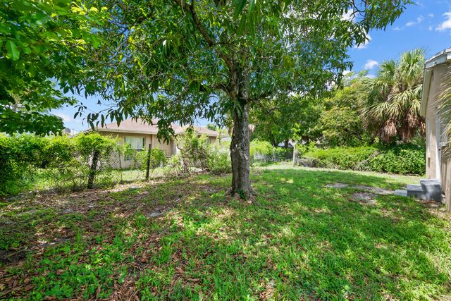 649 W 10TH Street, Riviera Beach, FL 33404
