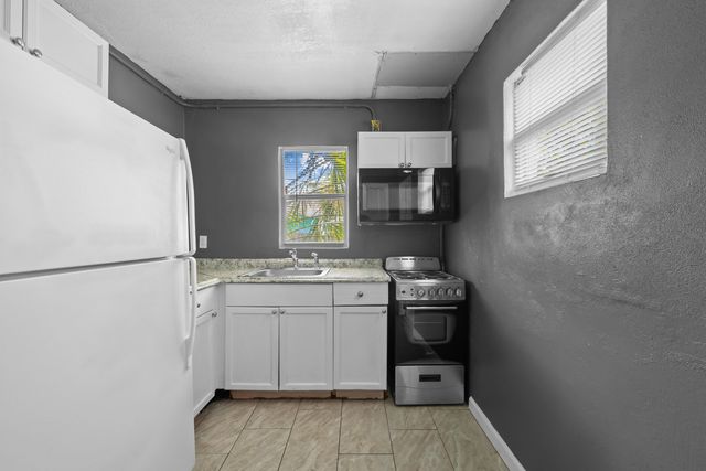 649 W 10TH Street, Riviera Beach, FL 33404