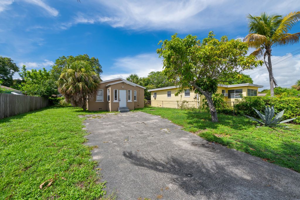 649 W 10TH Street, Riviera Beach, FL 33404