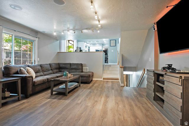 3310 E CREEK RD, Salt Lake City, UT 84121