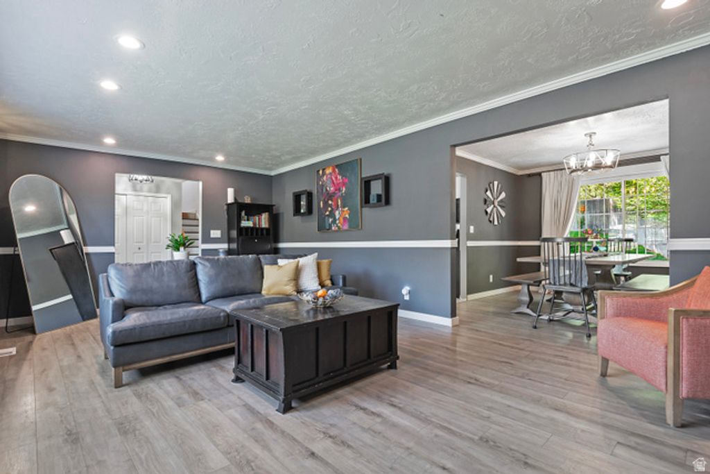 Image 12 of property listing at 3310 E CREEK RD, Salt Lake City, UT 84121
