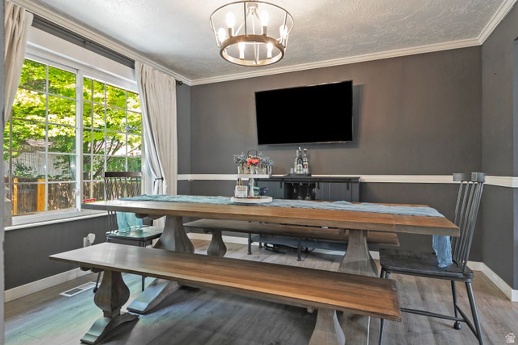 Image 14 of property listing at 3310 E CREEK RD, Salt Lake City, UT 84121