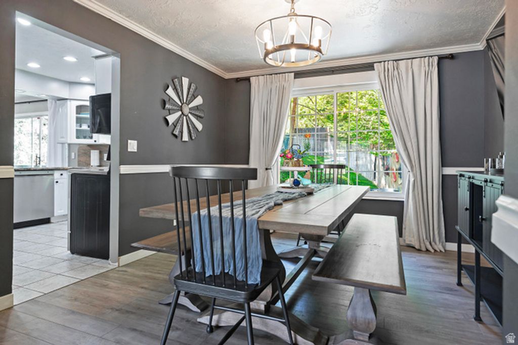 Image 15 of property listing at 3310 E CREEK RD, Salt Lake City, UT 84121