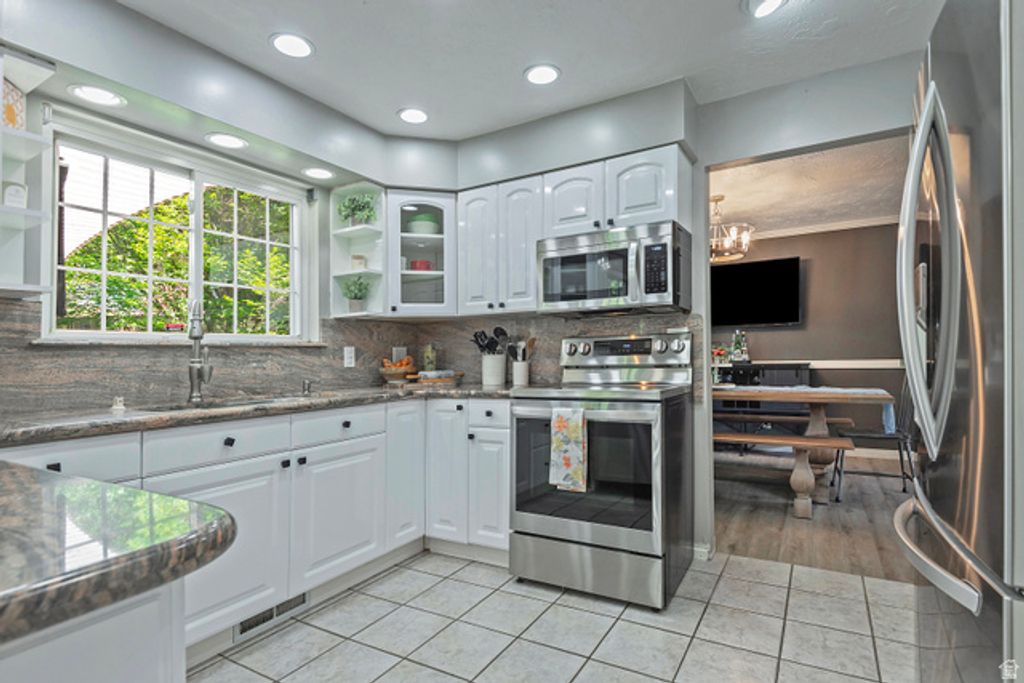 Image 16 of property listing at 3310 E CREEK RD, Salt Lake City, UT 84121