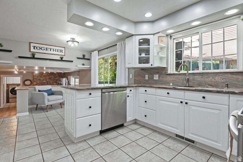 Image 17 of property listing at 3310 E CREEK RD, Salt Lake City, UT 84121