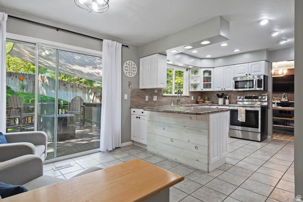 Image 18 of property listing at 3310 E CREEK RD, Salt Lake City, UT 84121