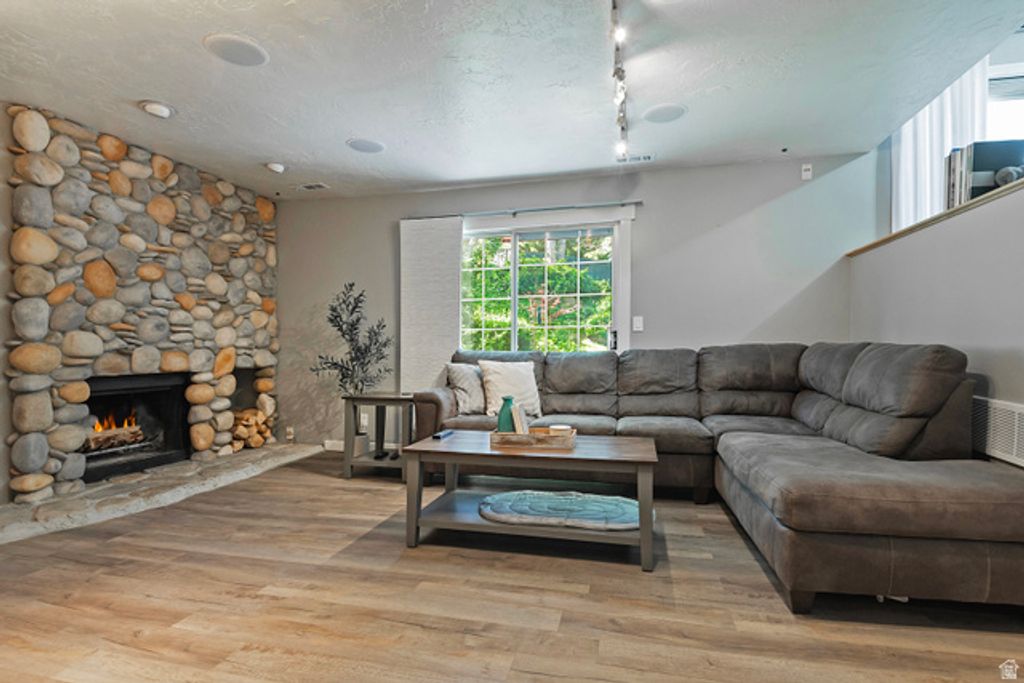 Image 21 of property listing at 3310 E CREEK RD, Salt Lake City, UT 84121