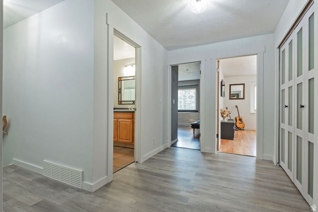 Image 29 of property listing at 3310 E CREEK RD, Salt Lake City, UT 84121