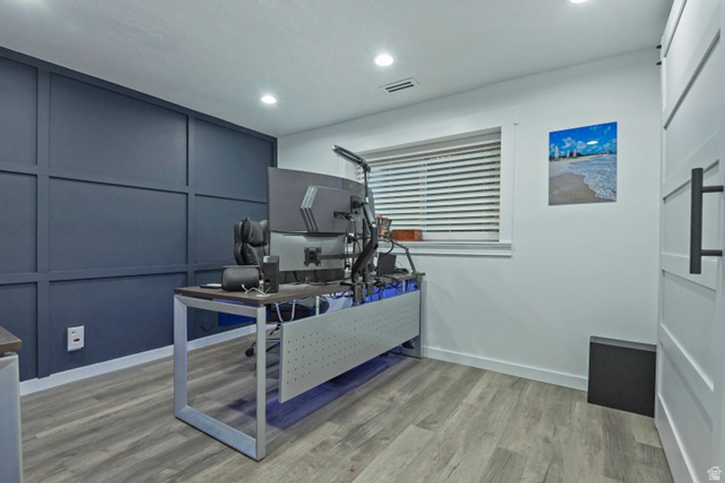 Image 30 of property listing at 3310 E CREEK RD, Salt Lake City, UT 84121