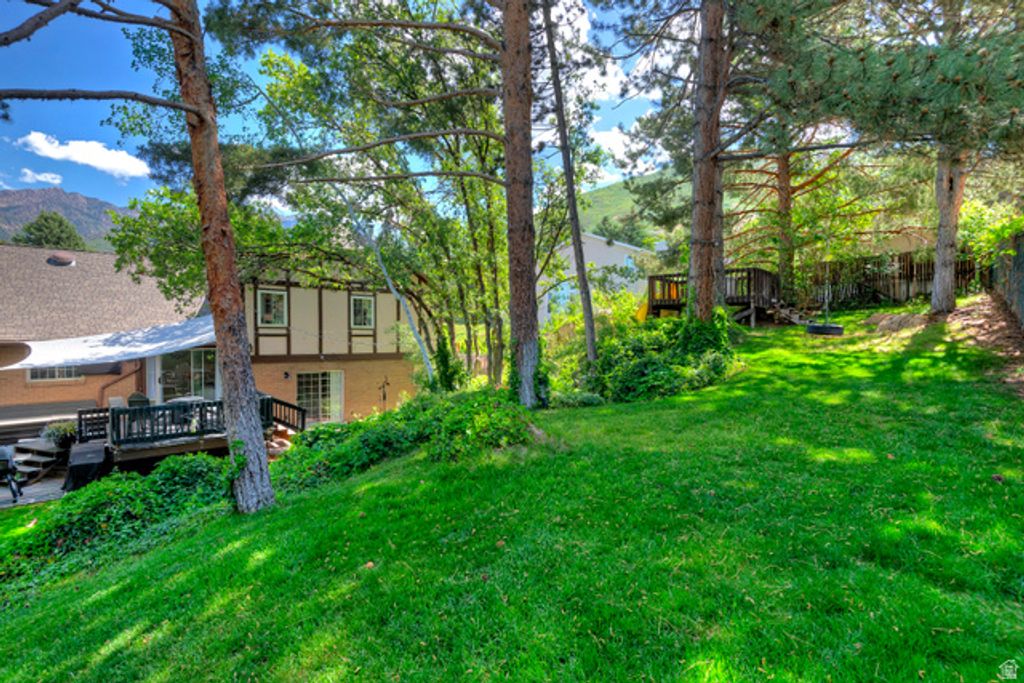 Image 4 of property listing at 3310 E CREEK RD, Salt Lake City, UT 84121